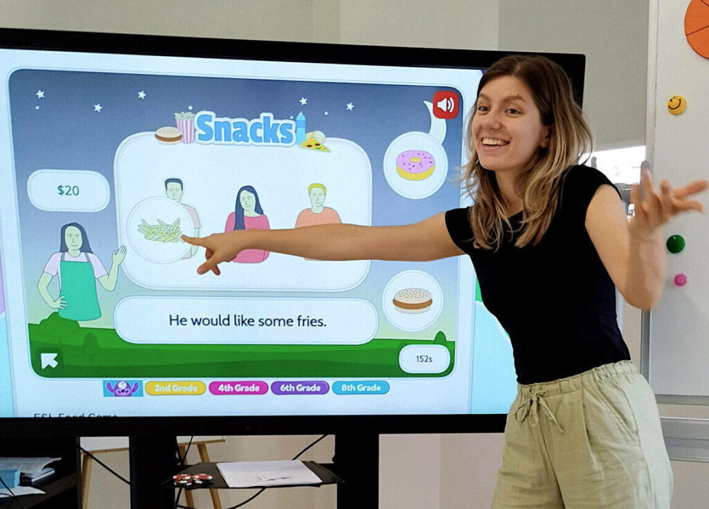 Profesora de English Robot en clase